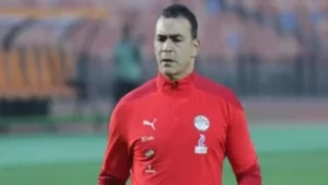 أزمة ركلة الجزاء في مباراة الأهلي: الحضري يُجبر السولية على تسليم الكرة لأفشة